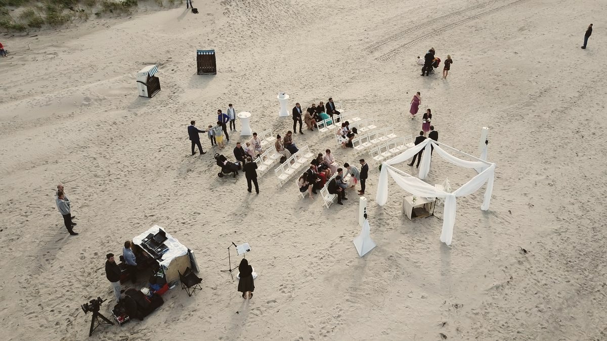 Drohnenfoto Strandhochzeit