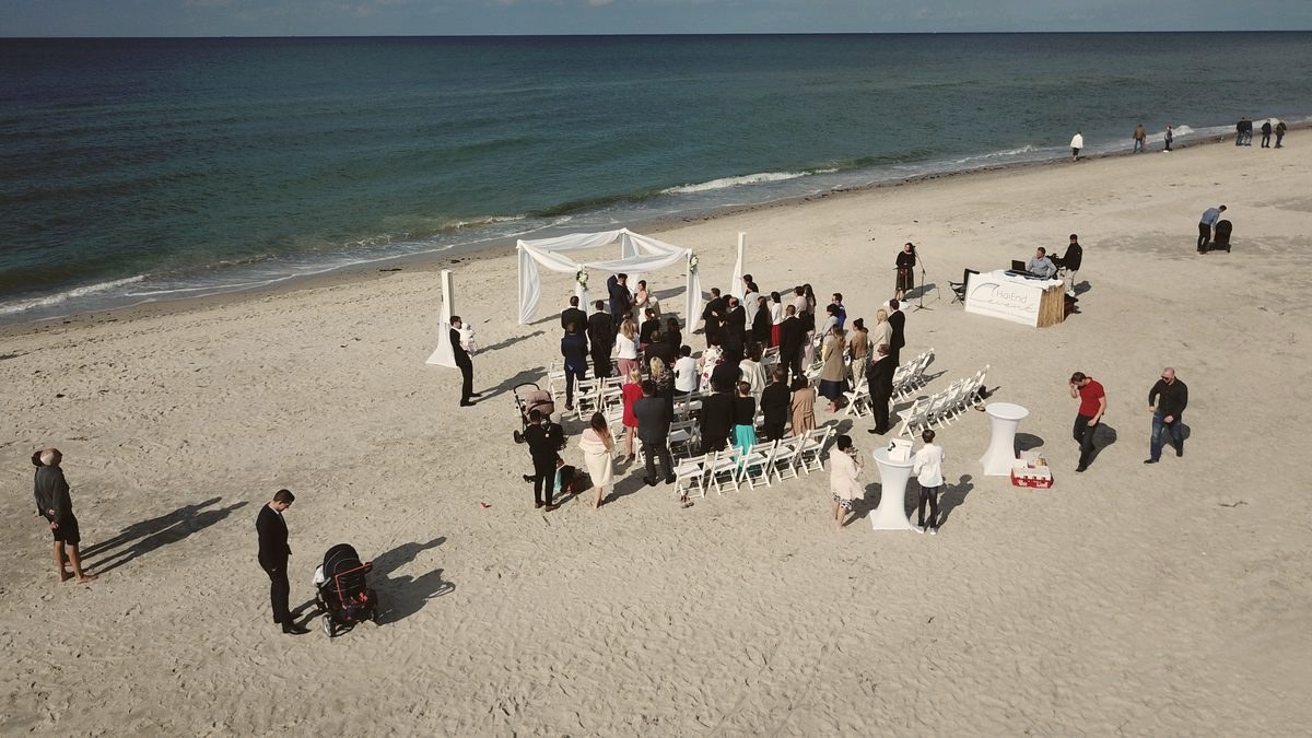 Drohnenfoto Hochzeit am Strand