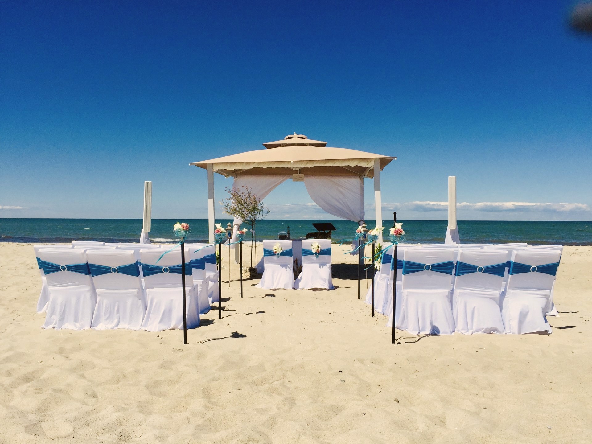 Hochzeitspaar am Strand