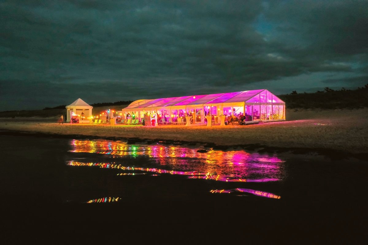 Drohnenbild Hochzeit am Strand